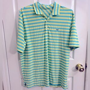 Men’s vineyard vines short sleeve polo. Size large B